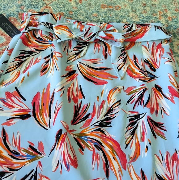 NEW Lane Bryant Size 18 Infinite Stretch Skirt Blue Floral Straight Belted 163B - Picture 2 of 8